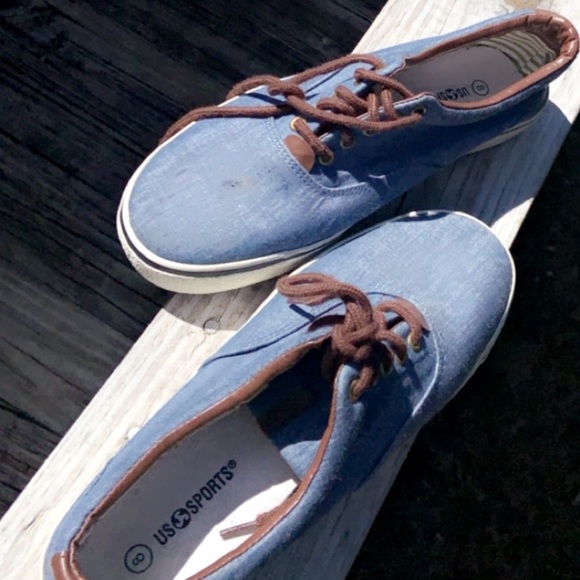 Casual shoes. They have only been worn twice. - Picture 2 of 2